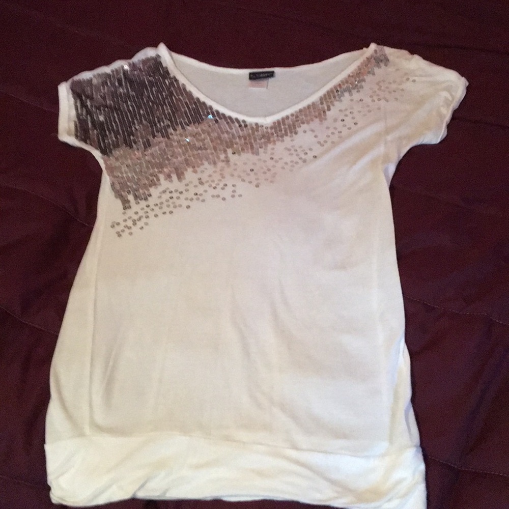 Day trip top with sequins